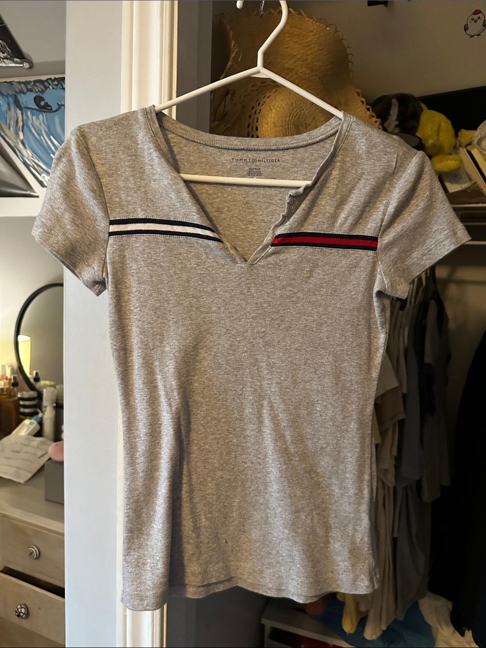 T-shirt bundle. Tommy Hilfiger/Lululemon/Roots